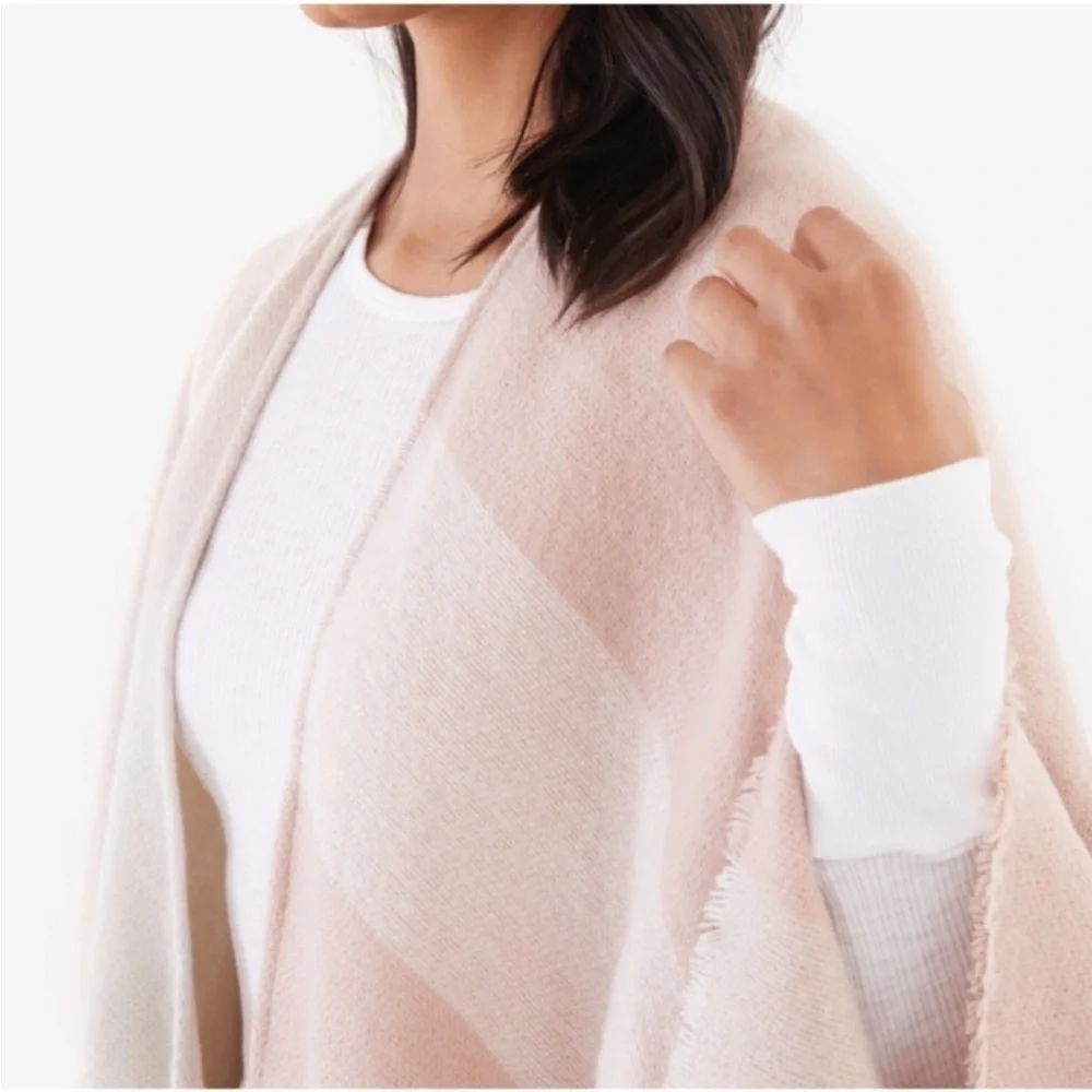 Soia & Kyo Woven Scarfigan With Fringe Blanket Poncho Sweater Cream Pink OS